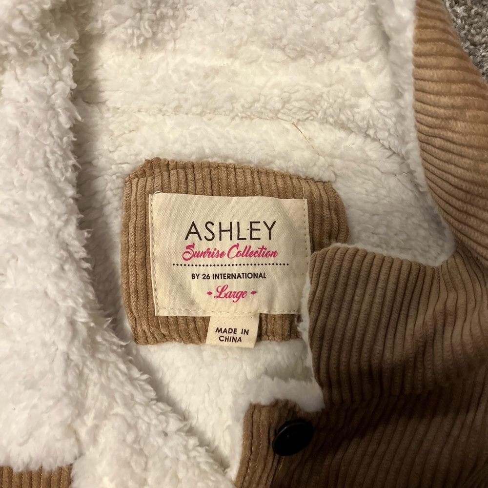 Fuzzy jacket - Picture 3 of 3